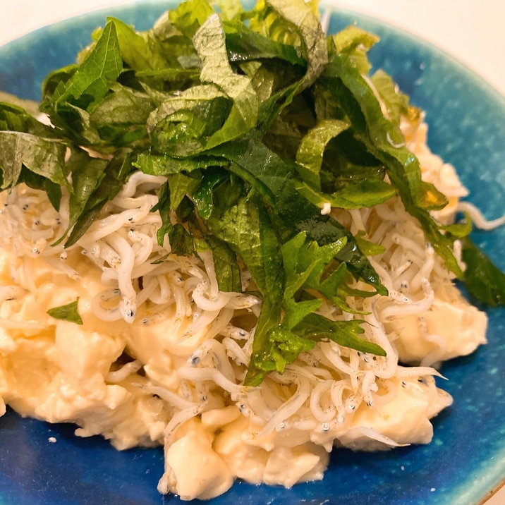 栄養満点　じゃこと大葉の豆腐丼